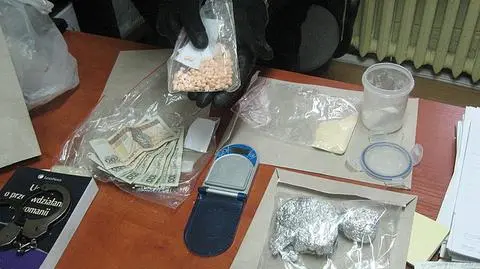 Amfetamina, ecstasy i marihuana w mieszkaniu 46-latka