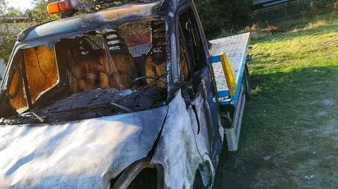 Spłonęły dwie lawety. Właściciel szuka podpalacza