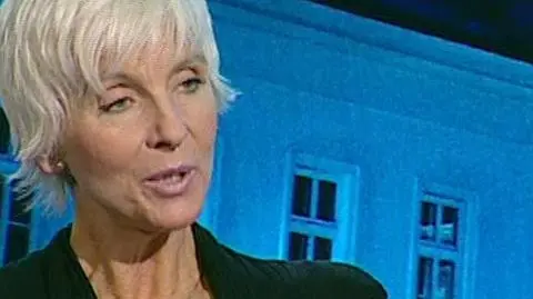 Komorowska: miejsce krzyża 
jest w miejscu przeklętym