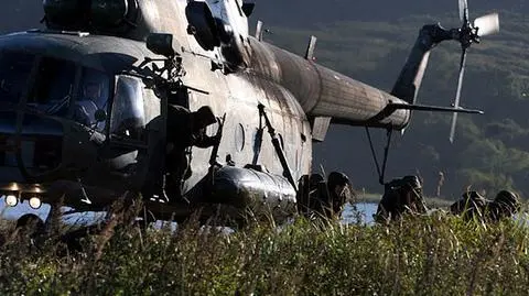 Nagranie archiwalne: rosyjskie szturmowce Su-25 odlatują z Syrii