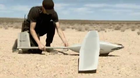 Mały dron dzięki laserowi może latać znacznie dłużej