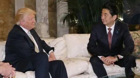 Donald Trump rozmawiał z Shinzo Abe. Zaprosił go do Waszyngtonu