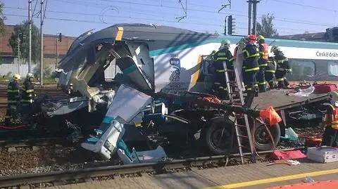 Polski kierowca wjechał tirem pod pendolino w Czechach