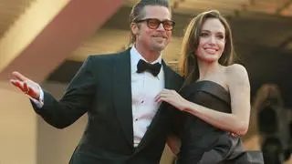 Angelina Jolie (z prawej) i Brad Pitt