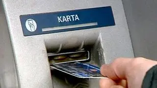 29.07 | Klonowali karty klientów, którzy korzystali z bankomatów, a potem okradali ich konta. Taką działalnością "trudniło się" pięciu członków bułgarskiego gangu. W środę wieczorem wszyscy z nich zostali zatrzymani przez śląską policję (Śląska Policja)