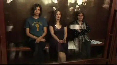 Pussy Riot za kratami szyją kurtki "Bałtyk"