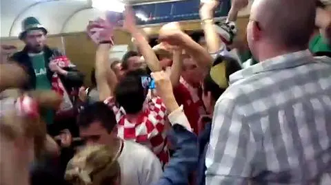Kibice rozbujali pociąg
