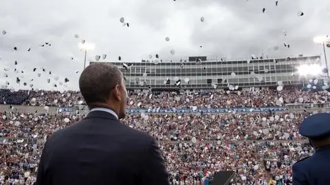 Obama tyłem do prawy historycznej