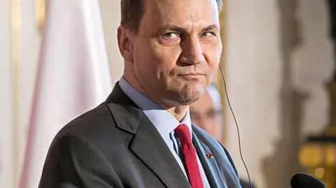 Sikorski: Rosja finansuje 
działania wywrotowe na Ukrainie 