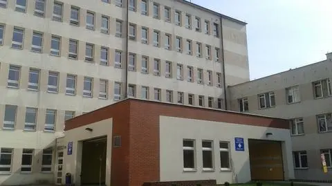 Odesłany ze szpitala zmarł w ośrodku zdrowia. 
"Przyczyną tętniak"