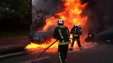 Policja z gazem łzawiącym na uczniów