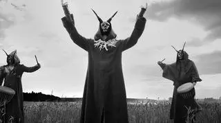 – To nie pierwszy raz, kiedy w Poznaniu knebluje się usta artystom. Głośna sprawa zbojkotowania sztuki „Golgota Piknik” na festiwalu Malta to tylko jeden z tych przykładów. Dzisiaj my stajemy się ofiarami cenzury. Bo tak trzeba to nazwać – napisał Adam „Nergal” Darski na oficjalnej stronie zespołu w jednym z serwisów społecznościowych