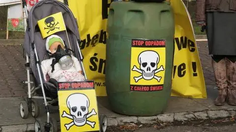 Odpady z Salwadoru nie trafią do Polski. Mieszkańcy Dąbrowy Górniczej wygrali