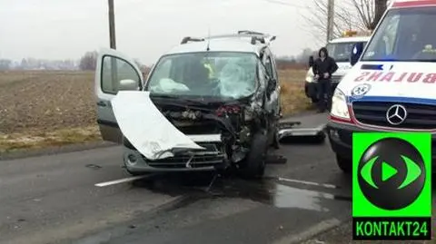 Cztery osoby ranne w czołowym zderzeniu