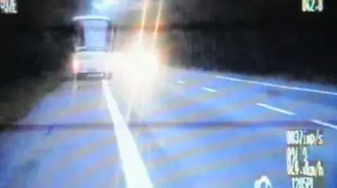 Pijany mężczyzna trafił do komendy a za kierownicę autokaru wsiadł drugi kierowca