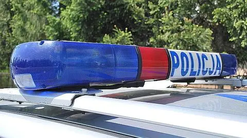 18-latek położył się na jezdni. Samochód przejechał mu po głowie