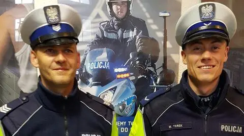 Policjanci pilotowali samochód z duszącym się niemowlakiem