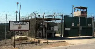 Więźniowie opuszczają Guantanamo