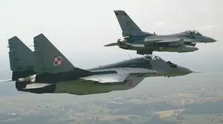NATO roztacza parasol nad polskim niebem od 1997 roku. Na zdjęciu polski MiG-29 i amerykański F-16
