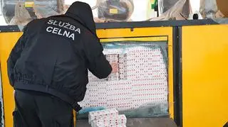 W urządzeniach znajdowało się blisko 250 tys. paczek papierosów