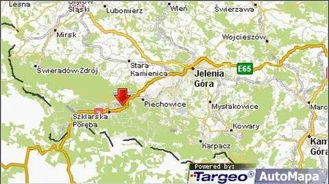 "Pojazd wisi nad rzeką".
Wypadek przed Szklarską Porębą