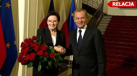 Kwiaty dla następczyni. Tusk wita Kopacz w KPRM 