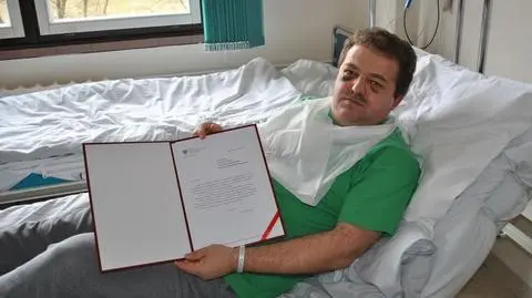 Zatrzymał złodzieja, został pobity. Minister nagrodził policjanta