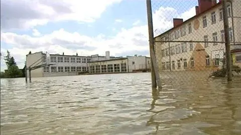100 mln zł na szkoły po powodzi
