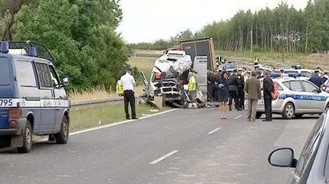 To kierowca tira uderzył w busa