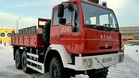 Strażacki "Transformer" uwolni ze śniegu