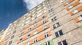 Spadając kobieta zahaczyła o suszarkę