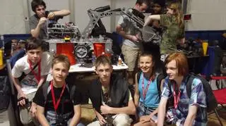 Piątka gimnazjalistów na warsztatach robotycznych w NASA