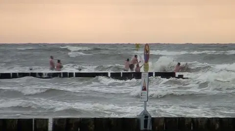 Ustka: Policja bada sprawę zaginięcia 7-latki nad morzem
