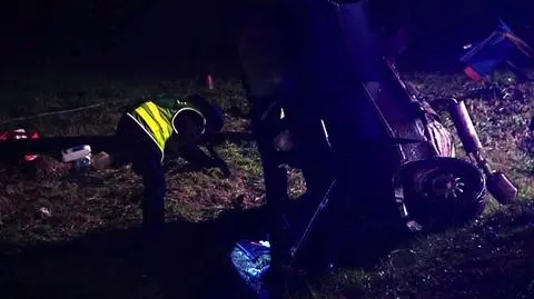 Opel uderzył w słup. Dwóch nastolatków nie żyje, trzy osoby ranne