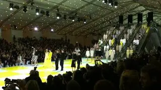 Pokaz Louis Vuitton odbył się dziś o 10 rano w paryskim Luwrze