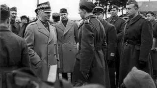 Gen. Sikorski podczas inspekcji