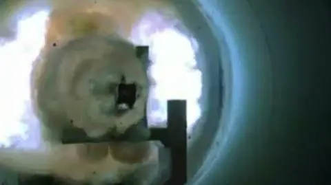 Test futurystycznego działa elektromagnetycznego