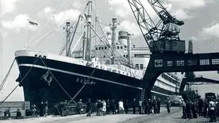 Statek pasażerski Batory przy Dworcu Morskim, lata 70. XX wieku