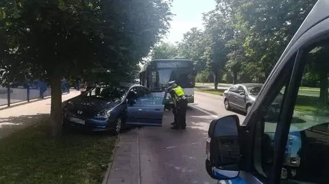 Honda zderzyła się z autobusem