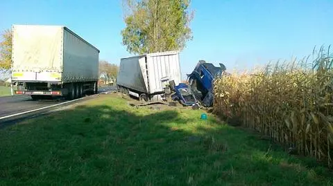 Jedna osoba zginęła, trzy są ranne. Krajowa "11" zablokowana po wypadku