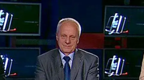 "Sikorski jest jak chłopak w krótkich majtkach"