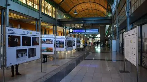 Najlepsze fotografie prasowe na dworcowej wystawie