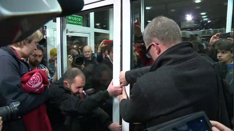 Dziennikarze zostali zatrzymani w listopadzie zeszłego roku, gdy relacjonowali zajścia w PKW