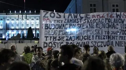 Tłumy do garstki: Do kościoła