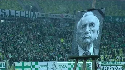 Kibice zakłócili minutę ciszy za Mazowieckiego
