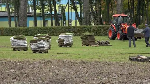 Nowa murawa w Rypinie została wprost ze Stadionu Narodowego