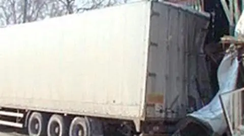 Tir staranował ich dom. Dostali "nową chatkę"
