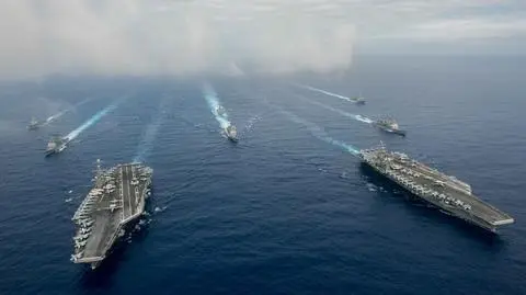Lotniskowce US Navy bardzo rzadko działają razem