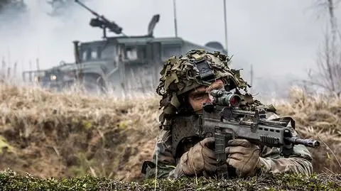 Szef NATO: Rosja nie zagraża bezpośrednio, wzmacniamy wschodnią flankę
