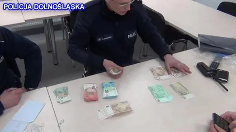 Policjanci znaleźli saszetkę z tysiącami euro. Oddali ją Włochowi
